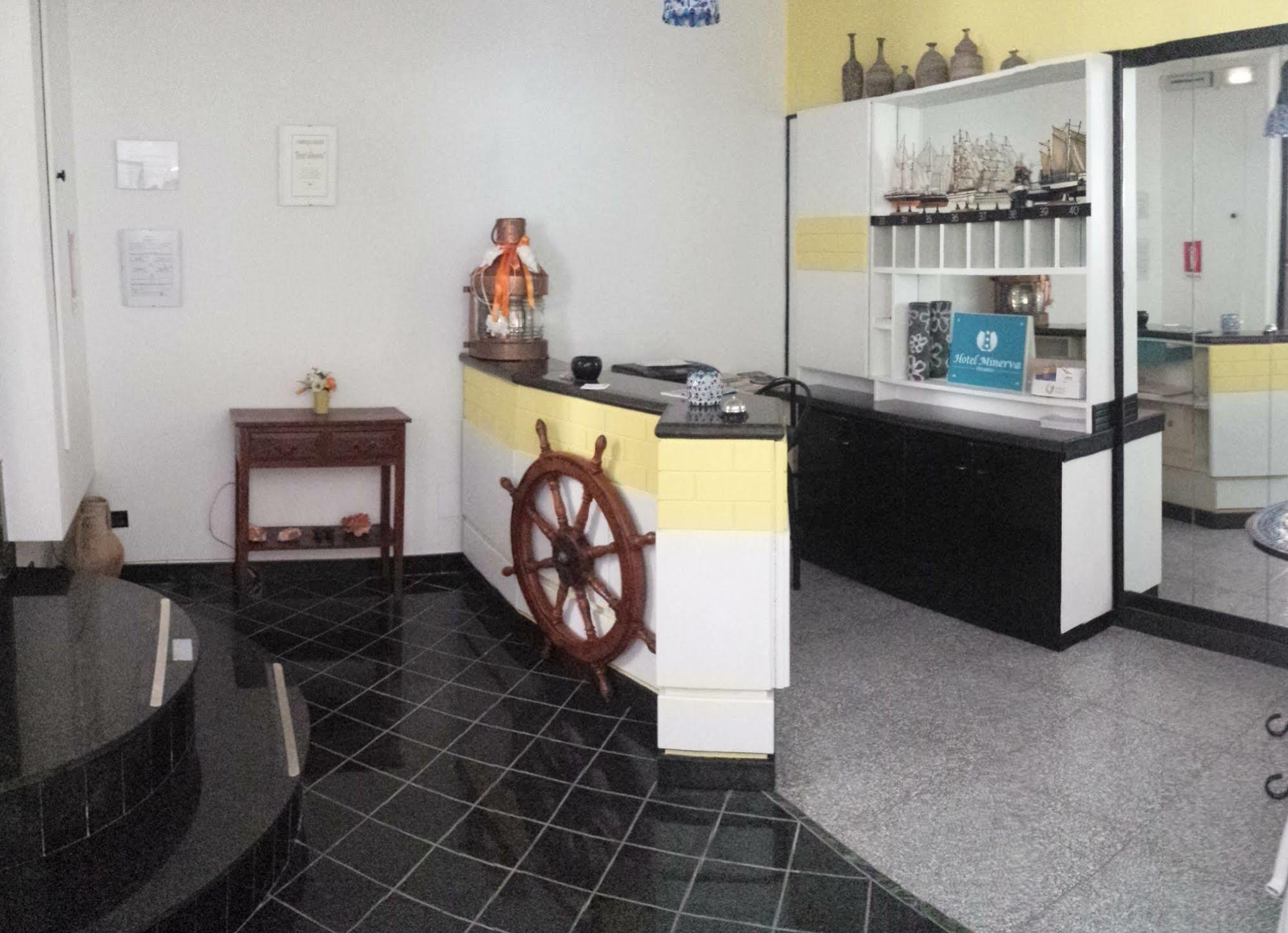 Hotel Minerva โอตรันโต ภายนอก รูปภาพ