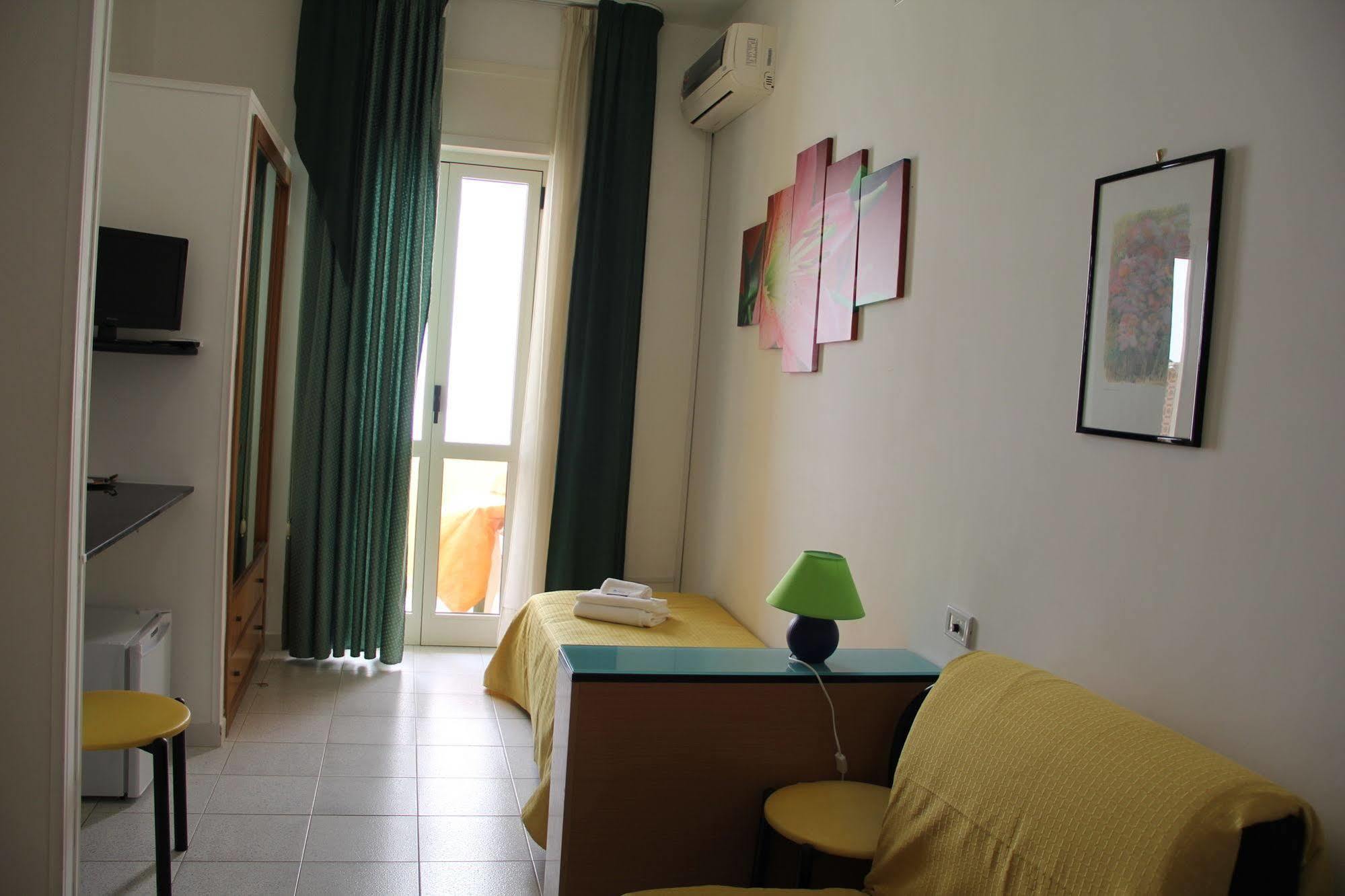 Hotel Minerva โอตรันโต ภายนอก รูปภาพ